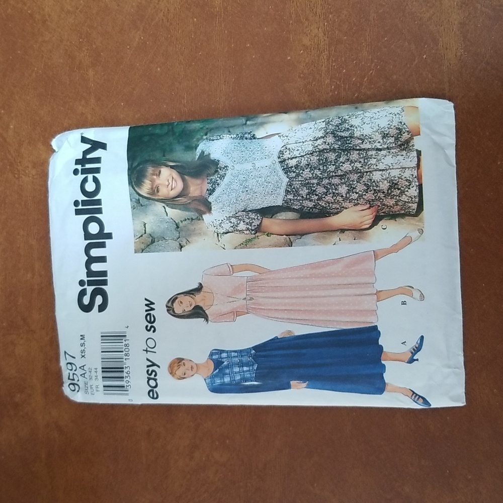 👗DRESS PATTERN AND MATERIAL - Picture 7 of 10